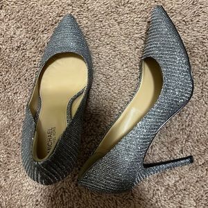 Michael kors pumps
